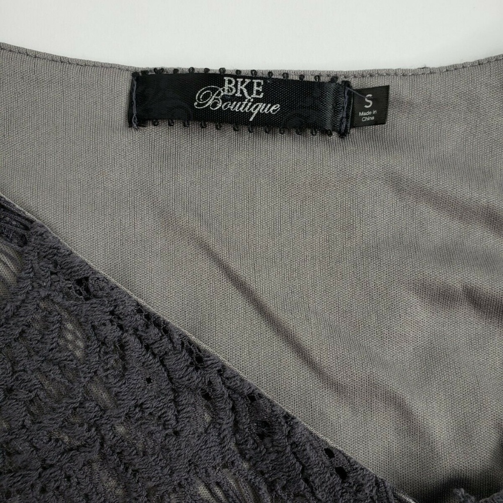 BKE Buckle Boutique Olive Green V-Neck Lace Size S - Picture 4 of 5